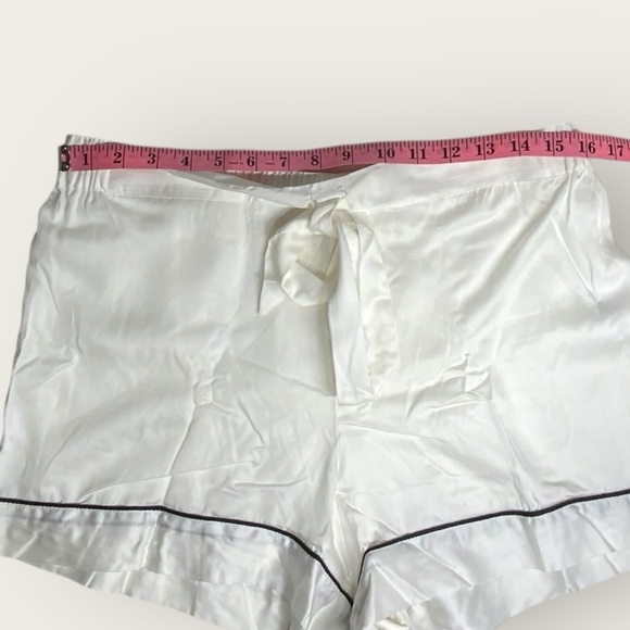 NWT | Ettitude | Signature Sateen Shorts | Cloud White/Black | Large - Picture 9 of 11